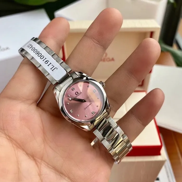 Top-tier watch Omega women's pink plate Seamaster series steel bracelet watch side view