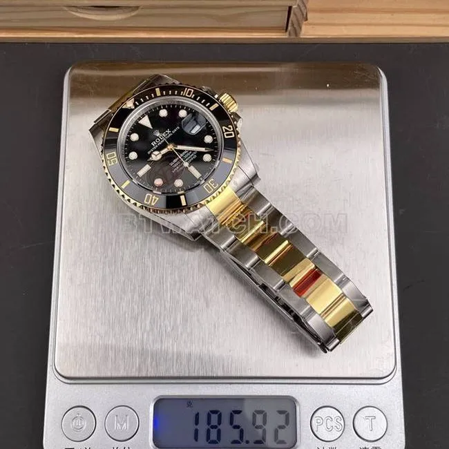 Rolex1:1replica watch VS FactorySubmariner41mmblack dial3235mechanical movement gold steel bracelet front live photo