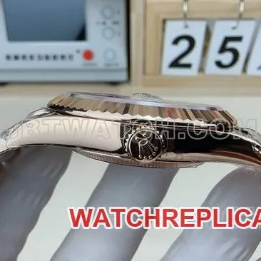 watch VS FactoryRolexDay-Date rose goldsteel braceletside live photo