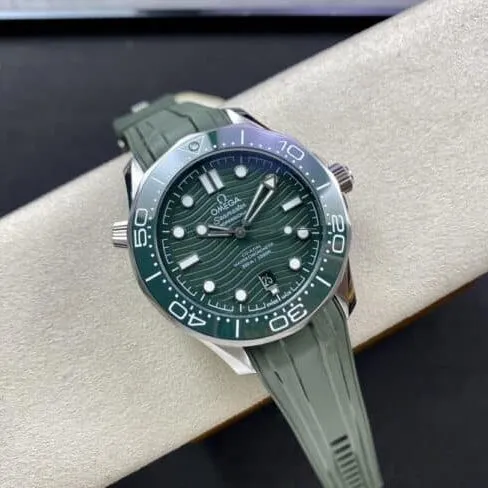 Omega 2022 Latest Seamaster 300 Dual Tone Black and Green Dial Men's Mechanical Watch with Leather Strap Photos