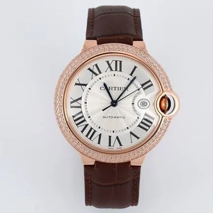 V6 factory top-tier watch Cartier men's white dial brown belt blue balloon series leather strap mechanical watch side view