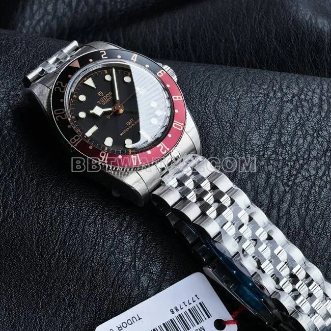 3CF factory collectible watch Biwan Tudorblack dial black red circle steel braceletside live photo