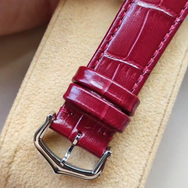 Bracelet picture of the new Cartier tank, a model of elegant style from a major manufacturer, high-quality replicak11