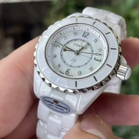 Big factory high-quality replicaEAST super ceramic new product green dialChanelJ12 series women's watch bottom cover picture