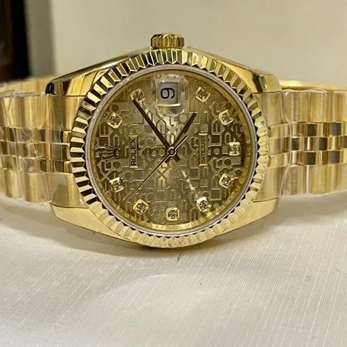 top-tier replicaRolexsuper watch men's gold plate gold band Datejust series watch side view