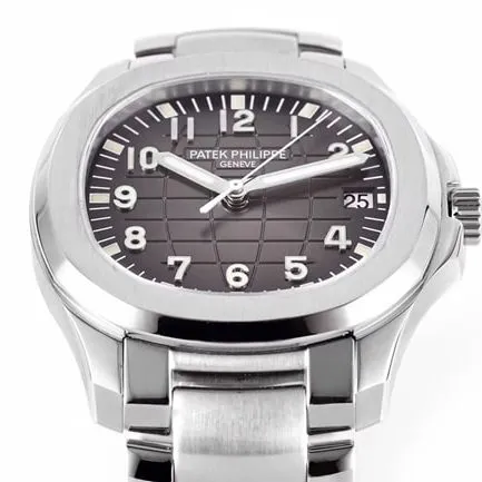 ZF FactoryPatek Philippetop-tier replicasuper watch men's black dialsteel braceletV3 version submarine explorer series mechanical watch front view