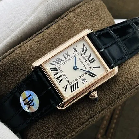 DR factory Cartiertop-tier men's white dial black belt tank series couple leather strap watch side view