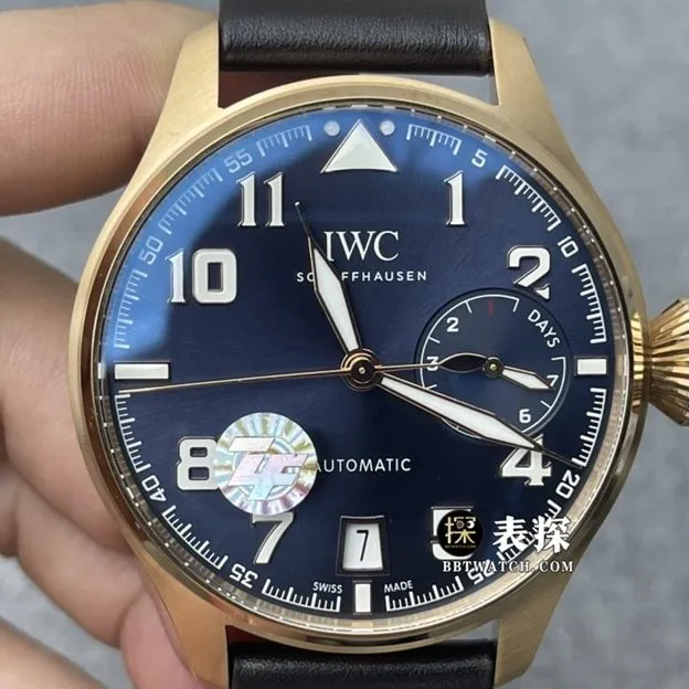 ZF FactoryIWC watch pilot top-tier 1:1high-quality watch men's blue dialleather strap model pictures and prices side live photo