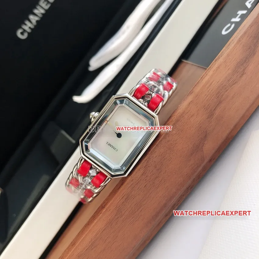 Chaneltop-tier white mother-of-pearl dial red leather chain braceletside live photo