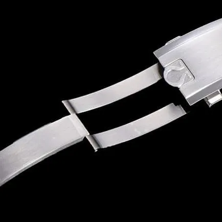 top-tier watch Omega men's white dial Snoopy series steel bracelet watch clasp picture