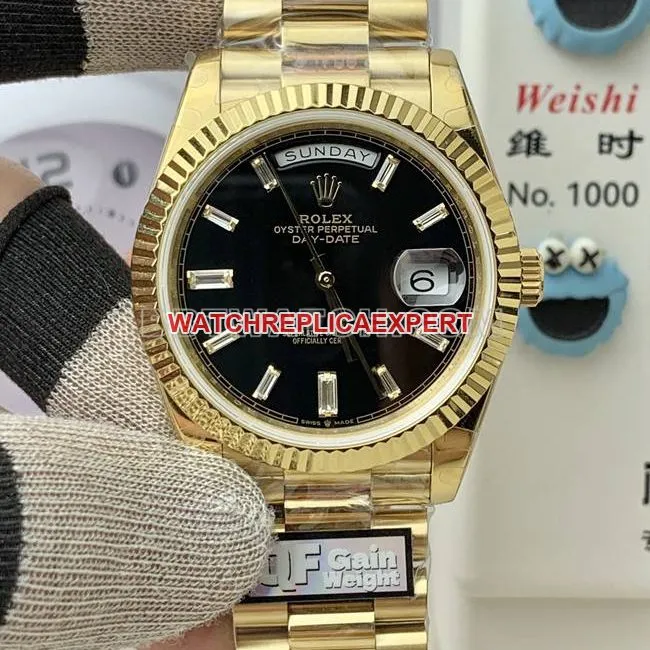 1:1replica watch QF factory RolexDay-Dateblack dialyellow gold2836movement40mmbraceletlive photos