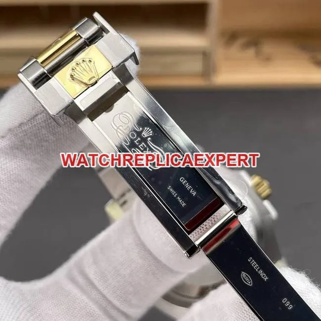 Rolex1:1replica watch VS FactorySubmariner41mmblack dial3235mechanical movement gold steel bracelet front live photo
