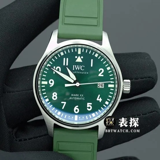 M+Portuguese IWC1:1replica watch lumegreen dial rubber model IW328205front live photo
