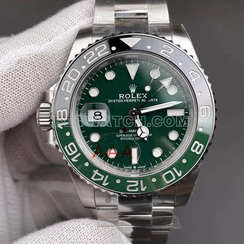 VSRolexGMT-Master1:1top-tier replicagreen dial126729front live photo