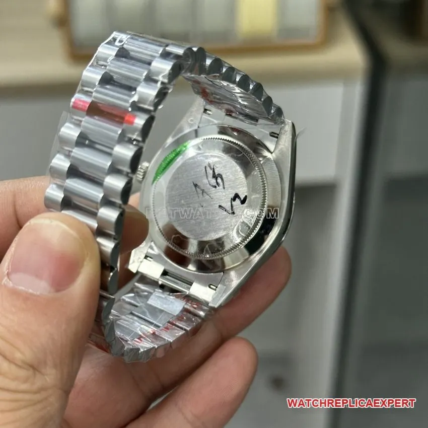 GM FactoryRolexDay-Date type top-tier 1:1super ice blue dialm228236-0018caseback live photo