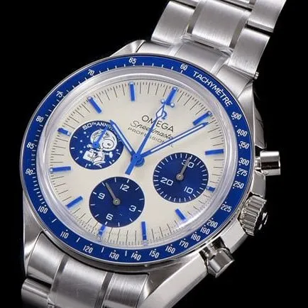Omegatop-tier watch men's automatic movement white dialsteel bracelet Snoopy series watch side view