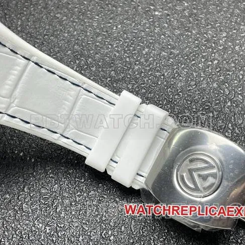 1:1replica watch V45 Franck Muller ABF factory white dial white leather braceletfront live photo