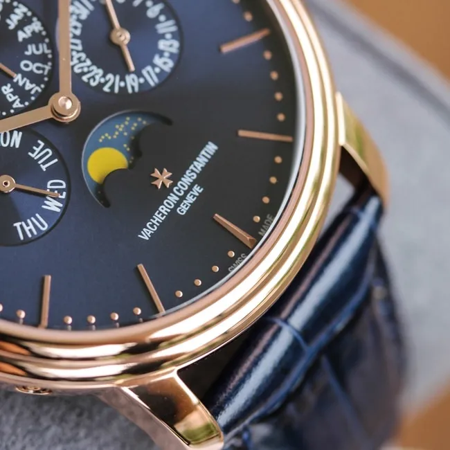 TW factory top-tier replicaVacheron Constantin1:1 watch men's blue dial blue belt perpetual calendar multifunctional heritage series mechanical leather strap watch detail shots