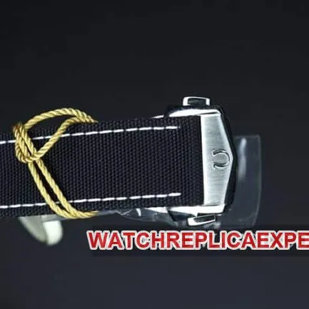 OM FactoryOmegatop-tier watch men's white dial nylon strap manual winding Speedmaster series watch front view