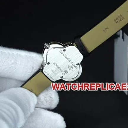 top-tier Van Cleef & Arpels four-leaf clover ladies' watchwhite dial South African real diamond silk bracelet front view of Swiss quartz watch