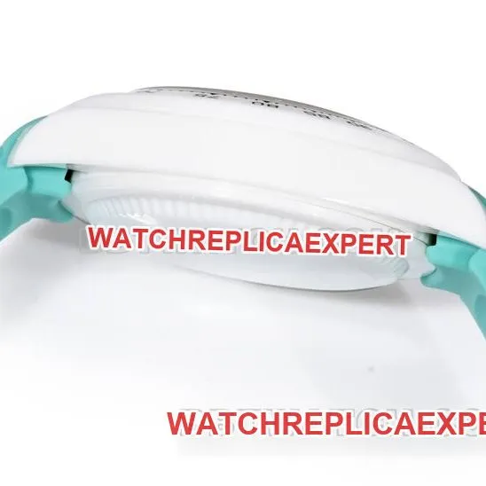 collectible watch TW factory DaytonaRolex white shell green rubber braceletfront live photo