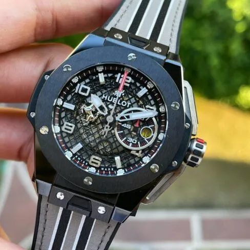 top-tiersuper cloneV6 factory full carbon shell Hublot Big Bang Ferrari titanium carbon fiber hollow three-dimensional date displaychronograph men's watch side view