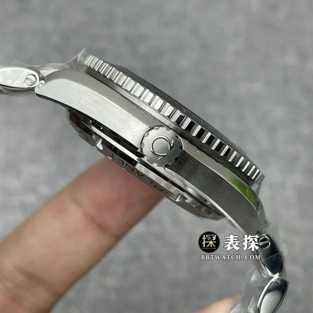 VS FactoryOmegaSeamastertop-tier 1:1high-quality watch men's black dialsteel bracelet model pictures and prices side live photo
