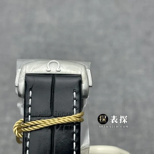 OM FactoryOmega Speedmaster top-tier 1:1super watch men's white panda disk leather strap model pictures and prices side live photo