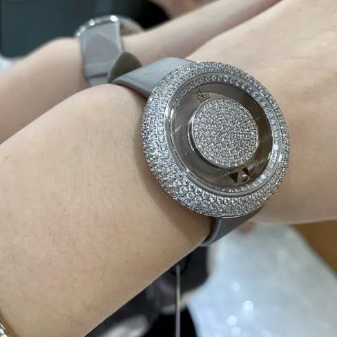 top-tier Jackpot super clonequartzblack dial gray strap women's watch front view