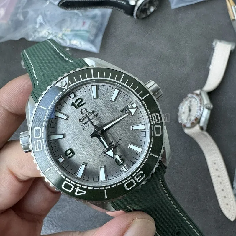 Omega VS Seamaster 215.32.44.21.06.001