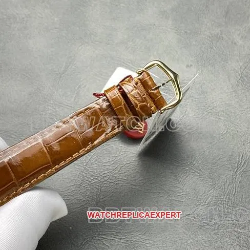 top-tier watch tank DR factory Cartier silver white dialquartz brown leather braceletfront live photo