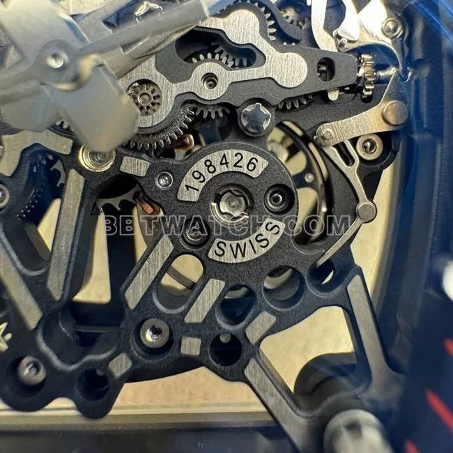 1:1replica watch APS factory Richard Mille carbon fiber white rubber bracelet RM35-02front live photo