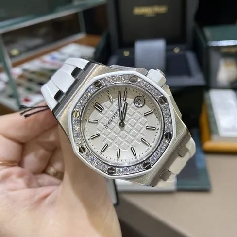 top-tier watch Audemars PiguetAP67540quartz women's white dialrubber strapRoyal Oak offshore series 37mm watch clasp picture