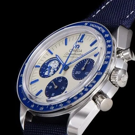 top-tier watch Omega men's white dial nylon strap Snoopy series watch clasp picture