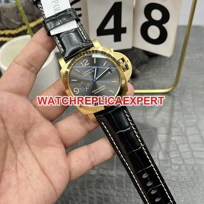 Panerai collectible watch VS Factory Lumino black dial mechanical leather strap model Pam1115side live photo