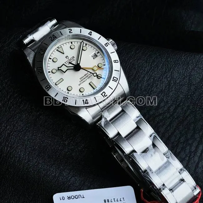 3CF factory collectible watch Biwan Tudorwhite dial steel braceletclasplive photos