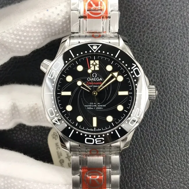 OR factory top-tier replicaOmega men's black dialsteel braceletSeamaster 300m automatic movement watch side view