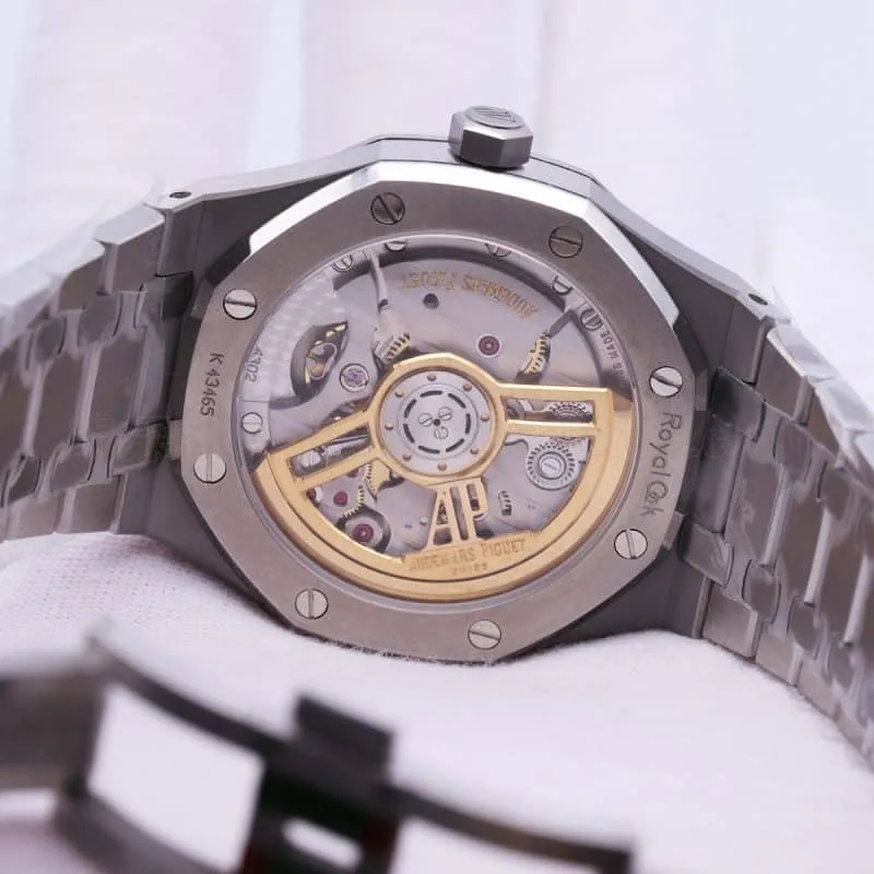 Audemars Piguet Royal Oak 15500 Review - The New Generation 15400's Tough, Masculine Side View