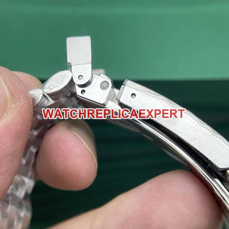 Tudor watch DIF factory Biwan 41mm small red shield mechanical steel bracelet model front live photo