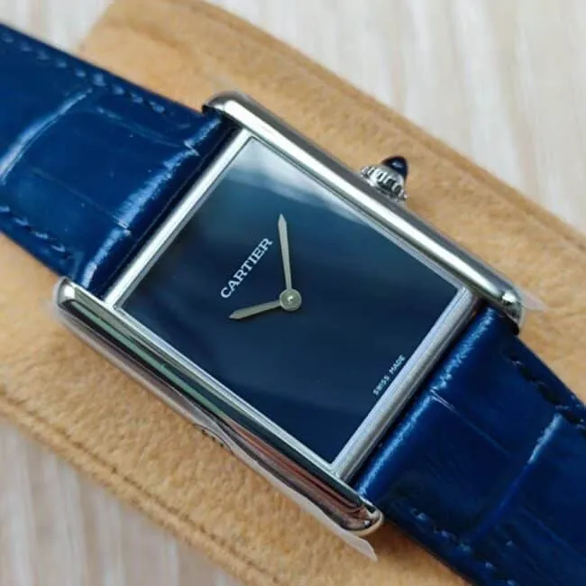 top-tier replicak11blue dialCartierTant Must, a model of elegant style, front view