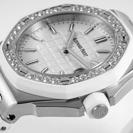 top-tier watch Audemars Piguet women's white dialrubber strapquartzRoyal Oak off series 37mm watch front view