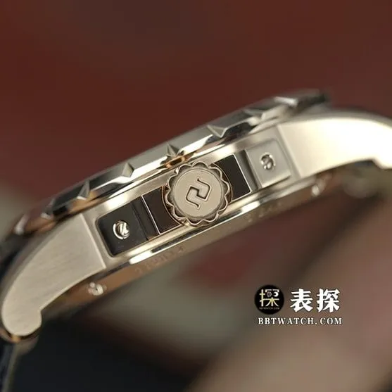 YS King Roger Dubuis 1:1replica watch hollow plate rose gold double tourbillonRDDBEX0283side live photo