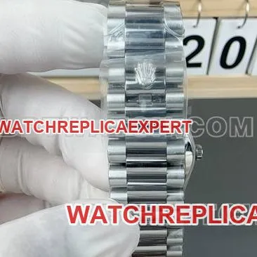 top-tier watch RolexVS FactoryDay-Dateblack dialsteel braceletbraceletlive photos