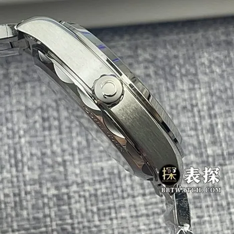 VS FactoryOmegaSeamastertop-tier watch men's green dialsteel bracelet pictures and prices side live photo