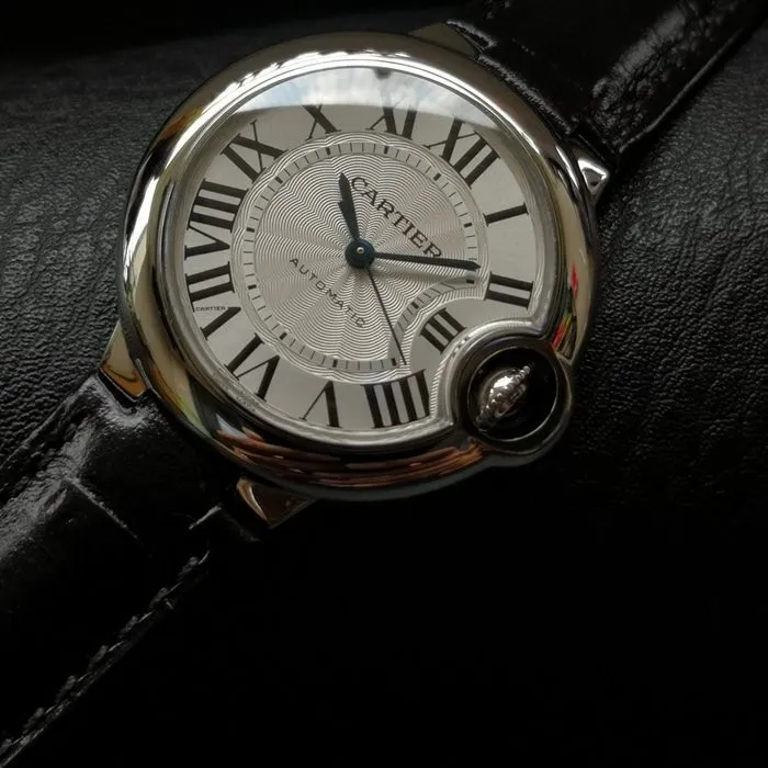 top-tier watch Cartier men's white dial blue balloon series leather strap watch back cover picture