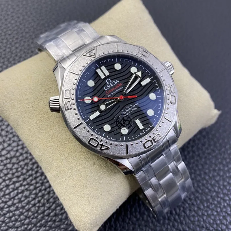 Omega high-quality watch Seamaster yacht 300-meter series tribute to the blue diving watch back cover picture