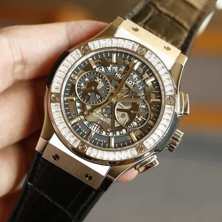 top-tier watch Hublot BIG BANG series Hublot boutique diamond silver case watch side view
