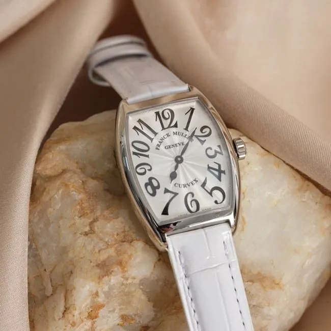 Frank Muller top-tier watch LONG ISLAND series barrel-shaped ladies white dial brown belt quartz watch side view