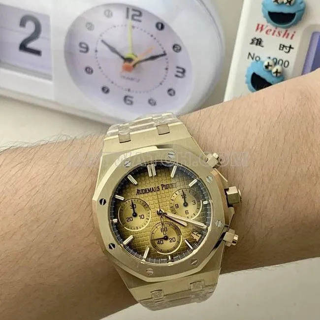 collectible watch Audemars PiguetBLS factory Royal Oakyellow gold smoked gold plate mechanical 26420front live photo