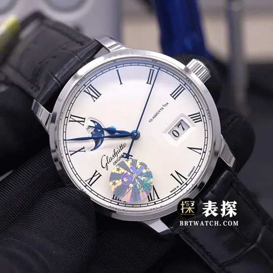 GL factory member Glashütte Original1:1replica watch white dialmoon phaseleather strap model 100-04-32-12-04side live photo
